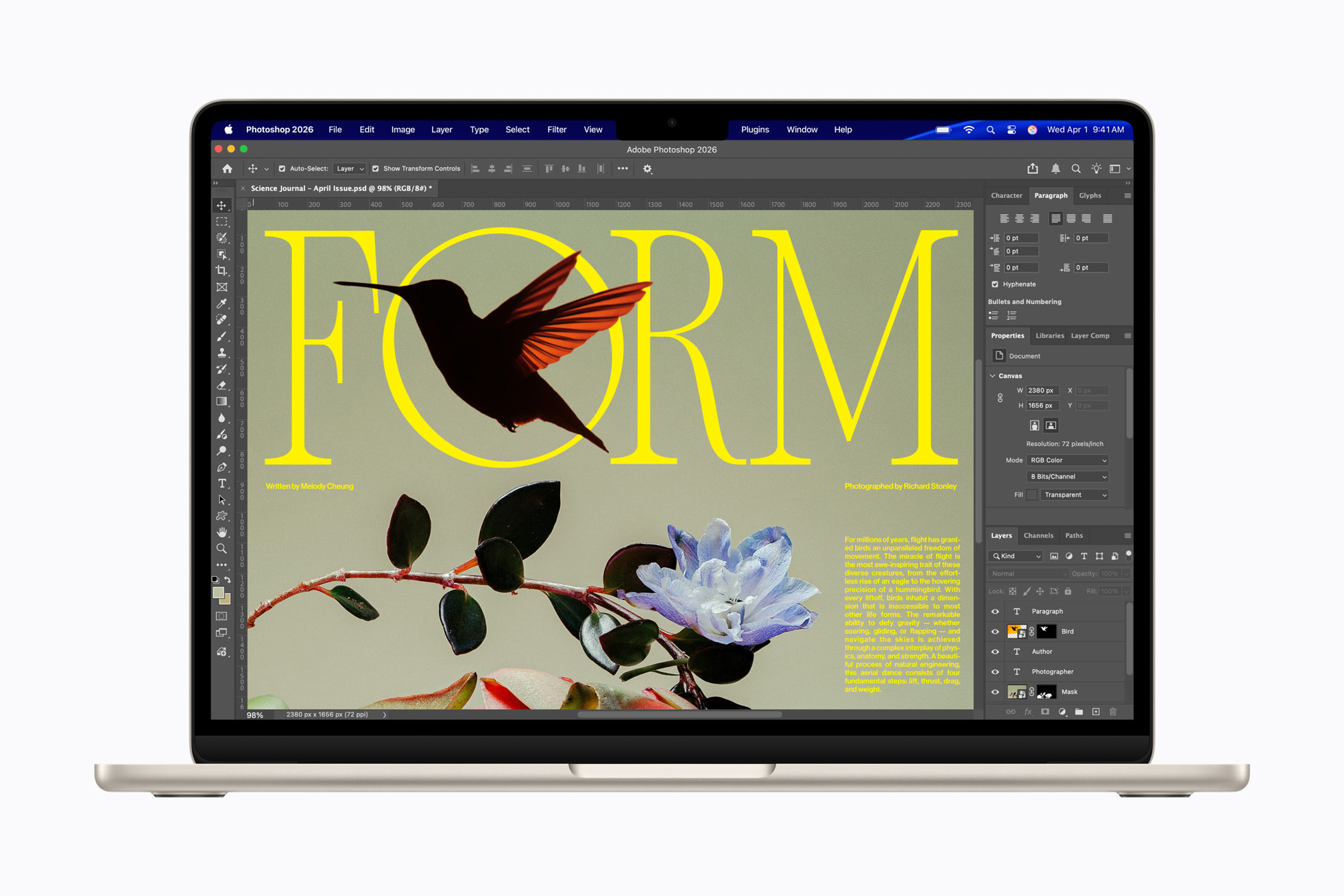 Photoshop 화면을 표시한 M5 MacBook Air의 화면과 본체 전체 모습