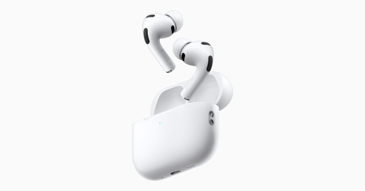 충전 케이스와 이어버드가 함께 보이는 Apple AirPods Pro 3 제품 사진