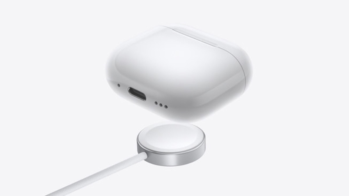 AirPods 4와 Apple Watch 충전기