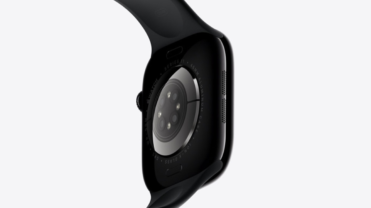 Apple Watch Series 11 후면 센서 클로즈업