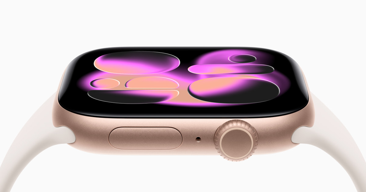 비스듬한 각도에서 본 Apple Watch Series 11 제품 사진
